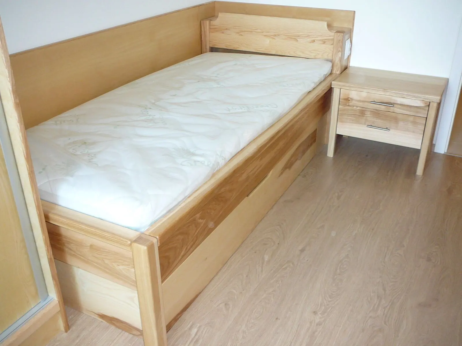 Nábytek z masivu