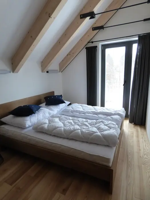 Postel z masivu