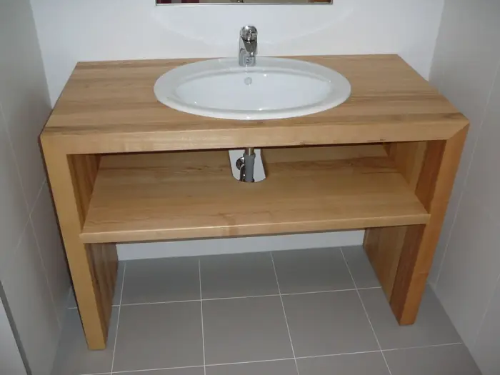 Umyvadlový stolek z masivu