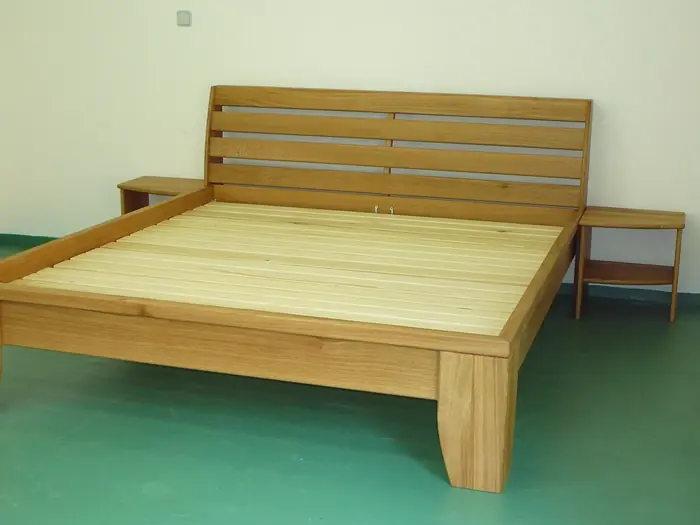 Postel z masivu