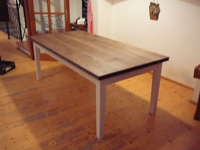 Jídelní stůl na míru