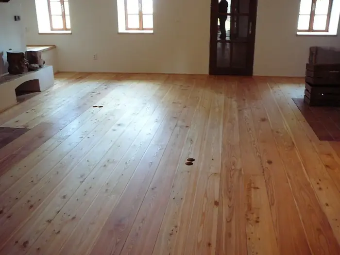 Masivní dřevěná podlaha
