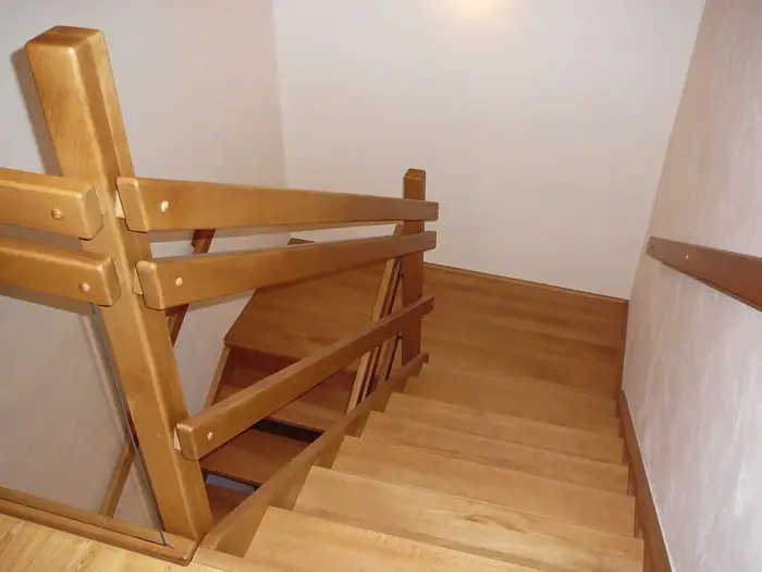 Schodiště se zábradlím