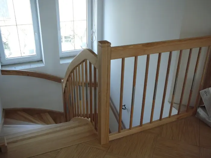 Schodiště se zábradlím