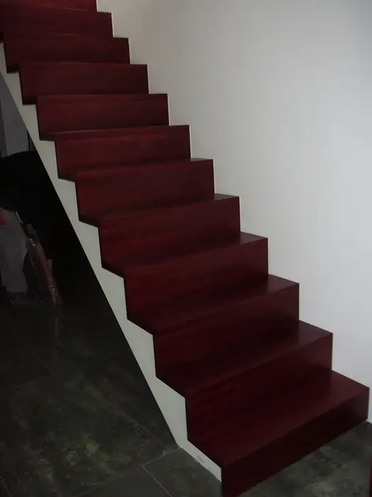 Schodiště s barevnou úpravou